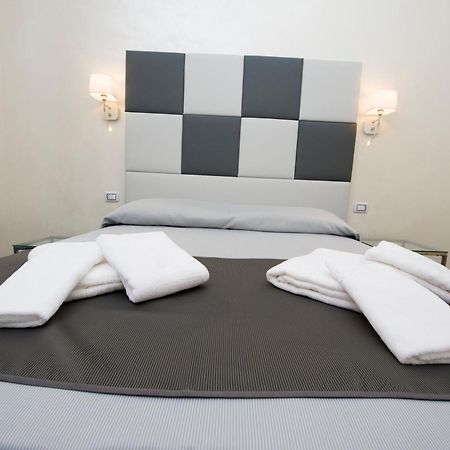 Grey&White Hotel Rome Bilik gambar